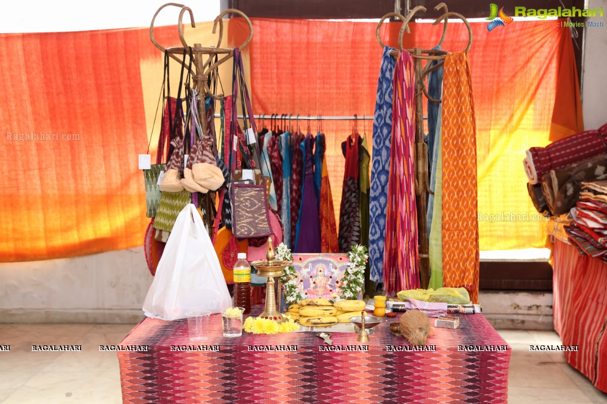 Ranjanaa Mishra launches Pochampally IKAT Art Mela, Kukatpally