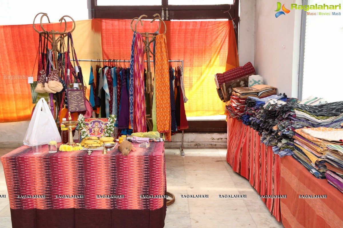 Ranjanaa Mishra launches Pochampally IKAT Art Mela, Kukatpally