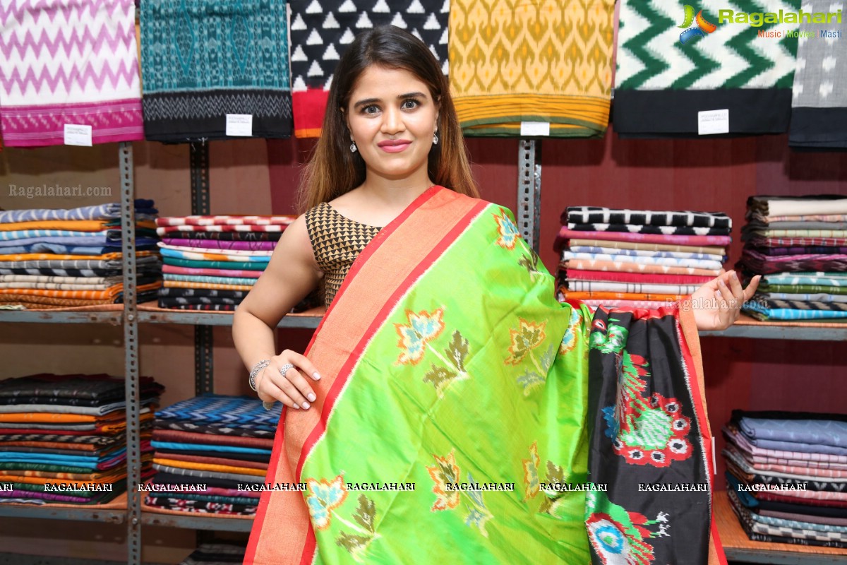 Ranjanaa Mishra launches Pochampally IKAT Art Mela, Kukatpally