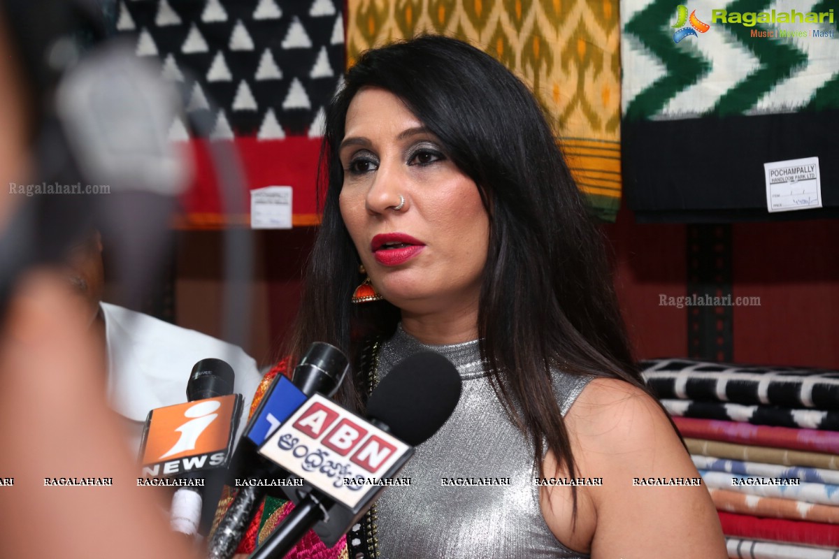 Ranjanaa Mishra launches Pochampally IKAT Art Mela, Kukatpally