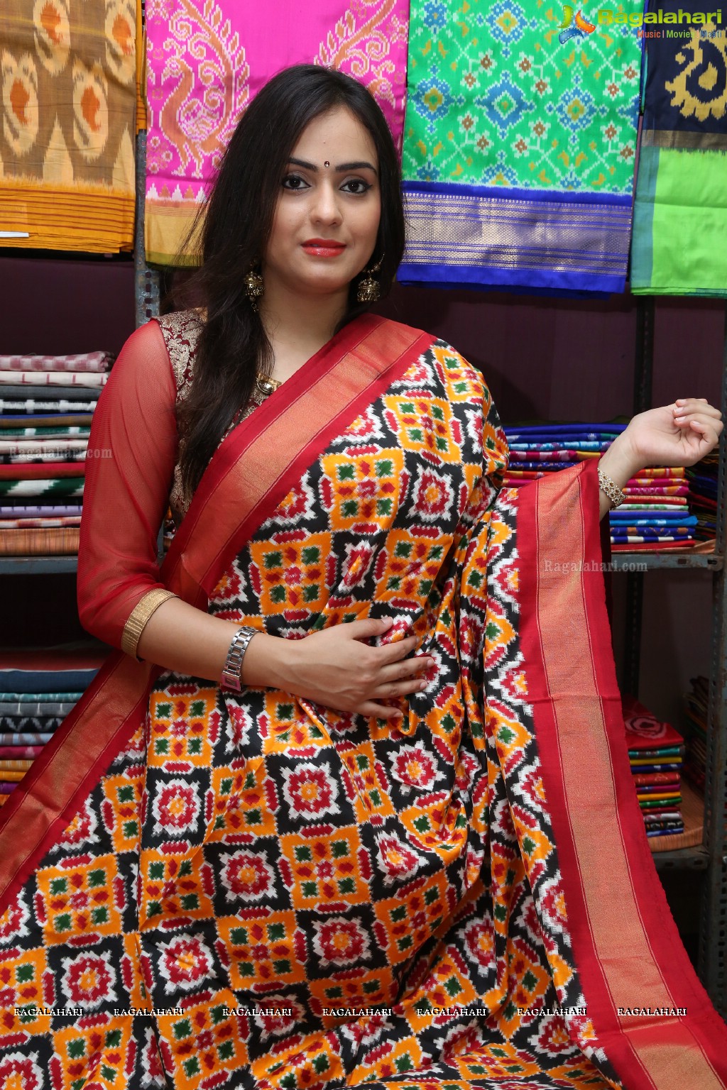 Priyansha Dubey launches Pochampally IKAT Art Mela 2017