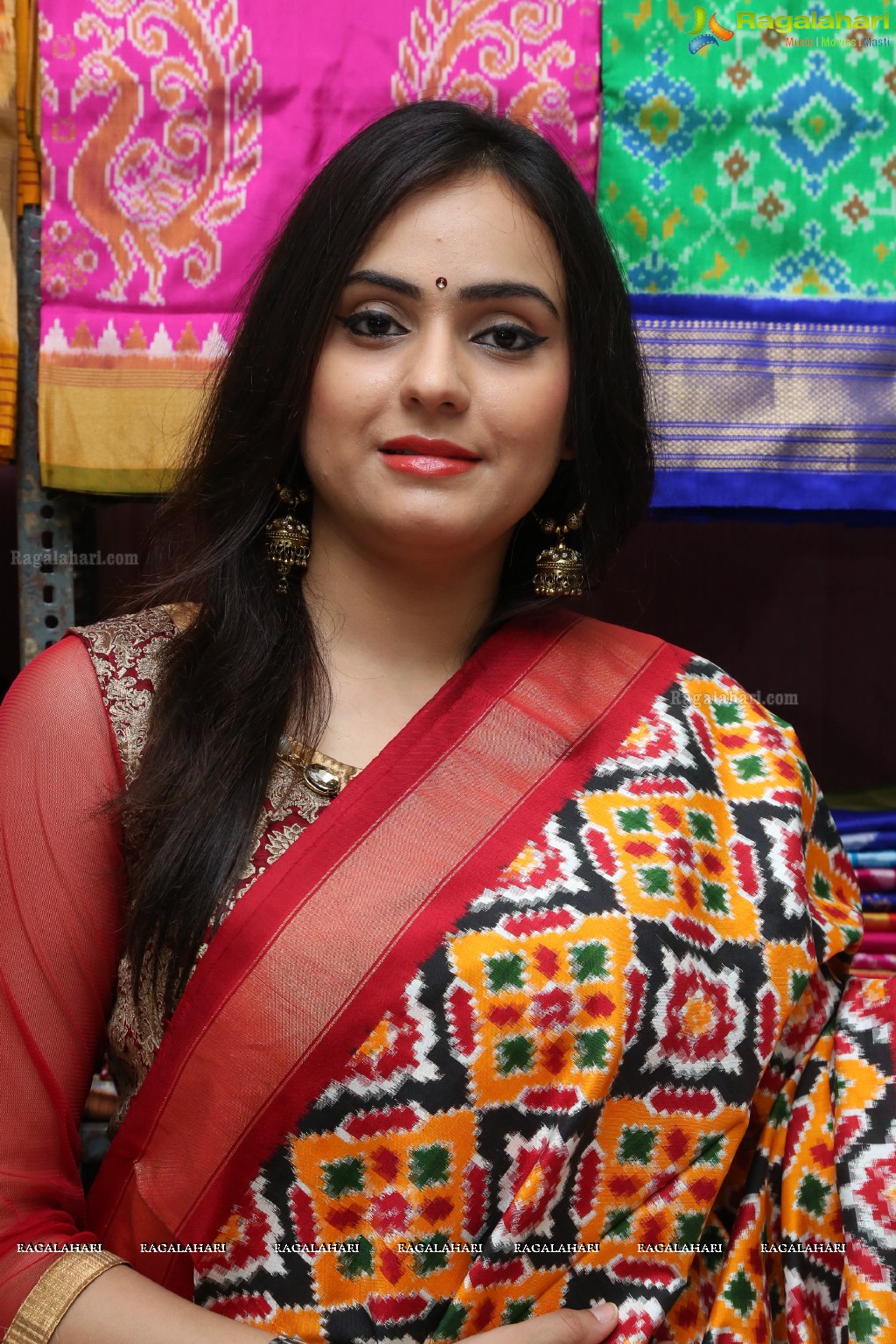 Priyansha Dubey launches Pochampally IKAT Art Mela 2017