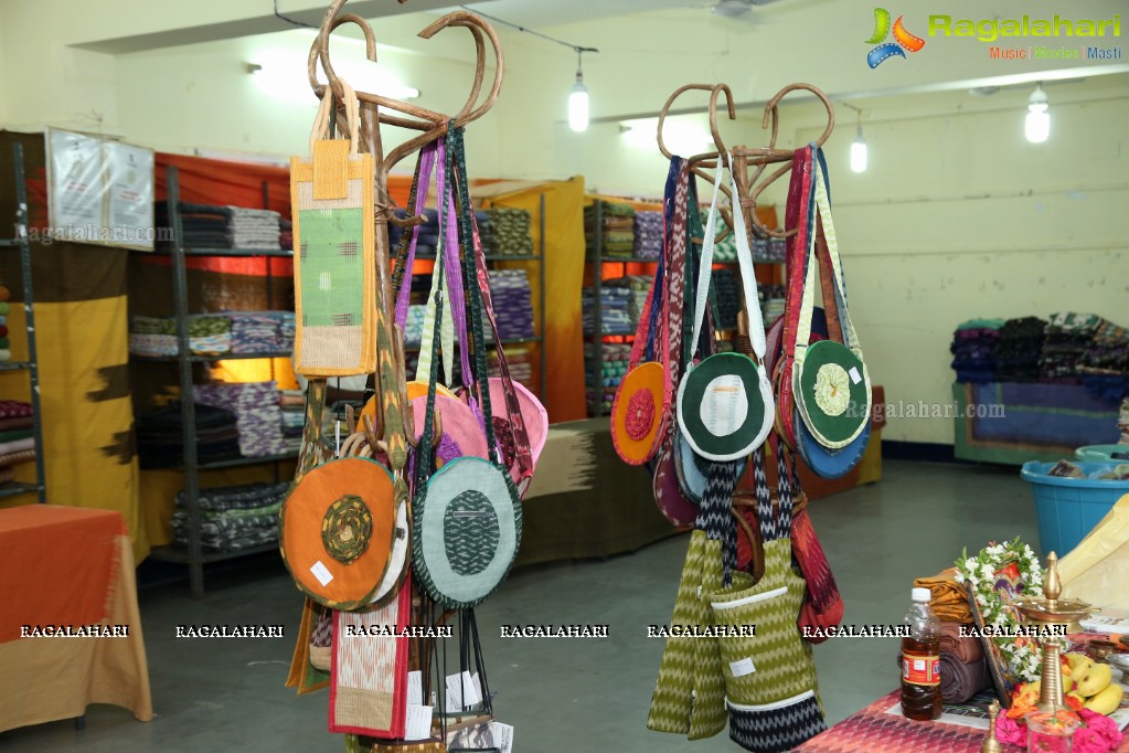 Priyansha Dubey launches Pochampally IKAT Art Mela 2017