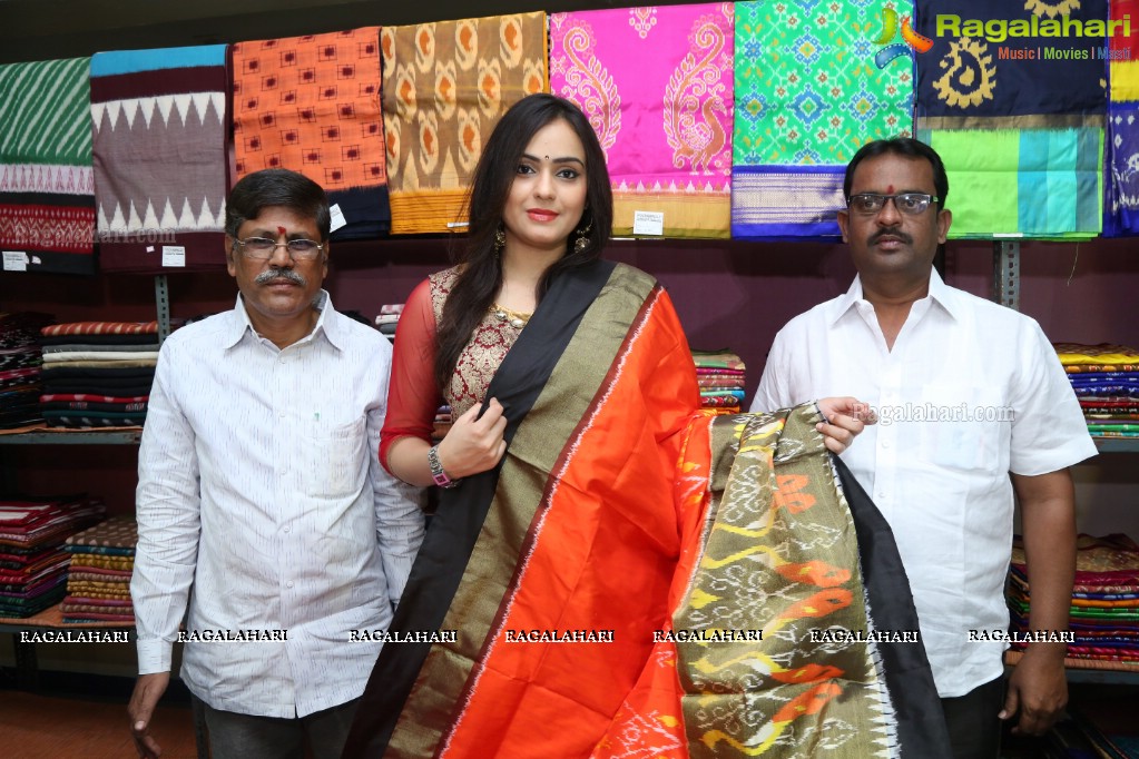 Priyansha Dubey launches Pochampally IKAT Art Mela 2017