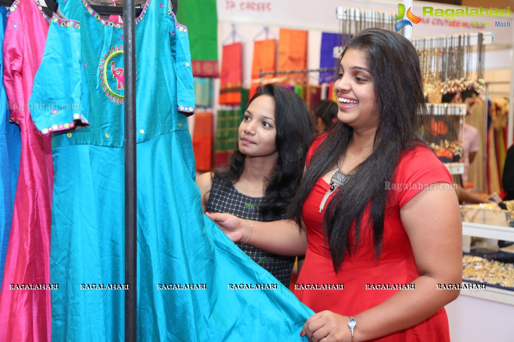 Rachana Smith inaugurates Singar Lifestyle Expo at Taj Deccan