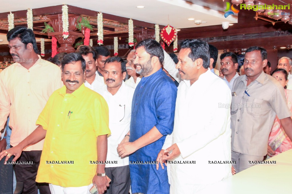 Rakul Preet Singh launches Subhamastu Shopping Mall, Tirupati