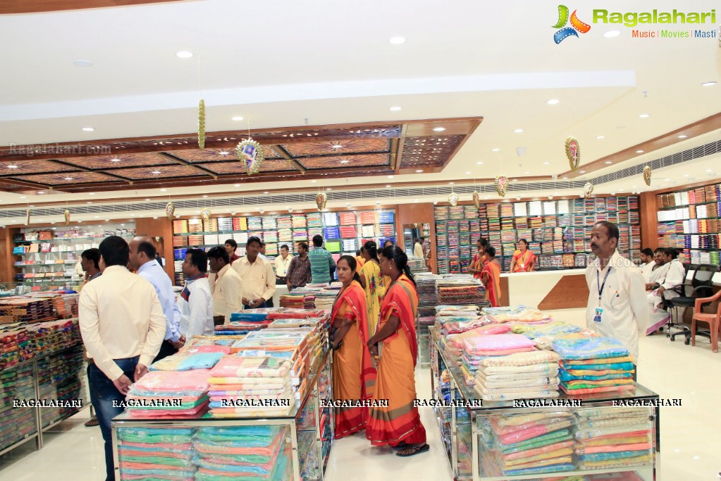 Rakul Preet Singh launches Subhamastu Shopping Mall, Tirupati