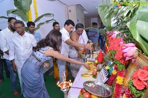 Adhe Nuvvu Adhe Nenu Muhurat