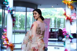 Ananya Simlai Inaugurates Akritti Elite