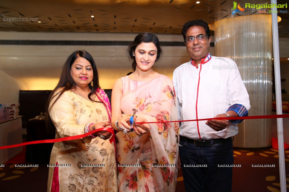 Ananya Simlai Inaugurates Sashi Nahata's Akritti Elite - The Day & Night Bazaar @ The Park, Hyderabad