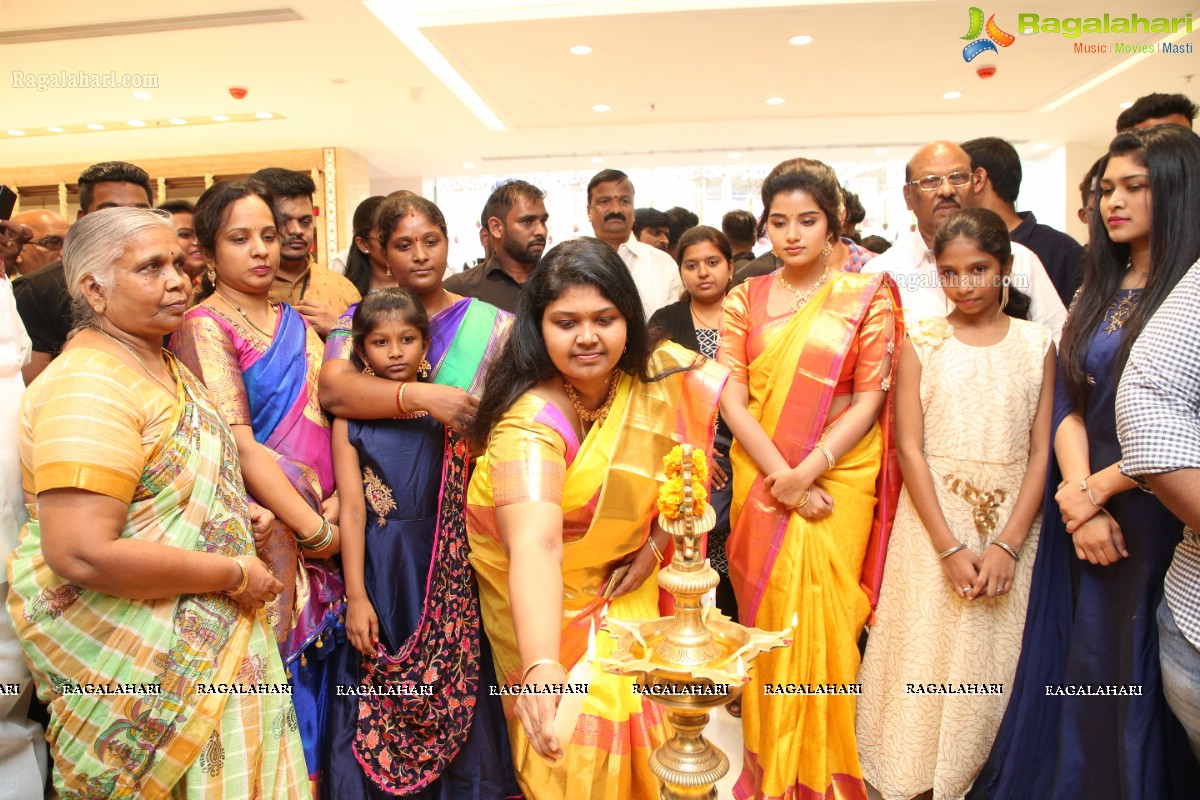 Anupama Parameswaran Launches RS Brothers at A.S.Rao Nagar, Hyderabad