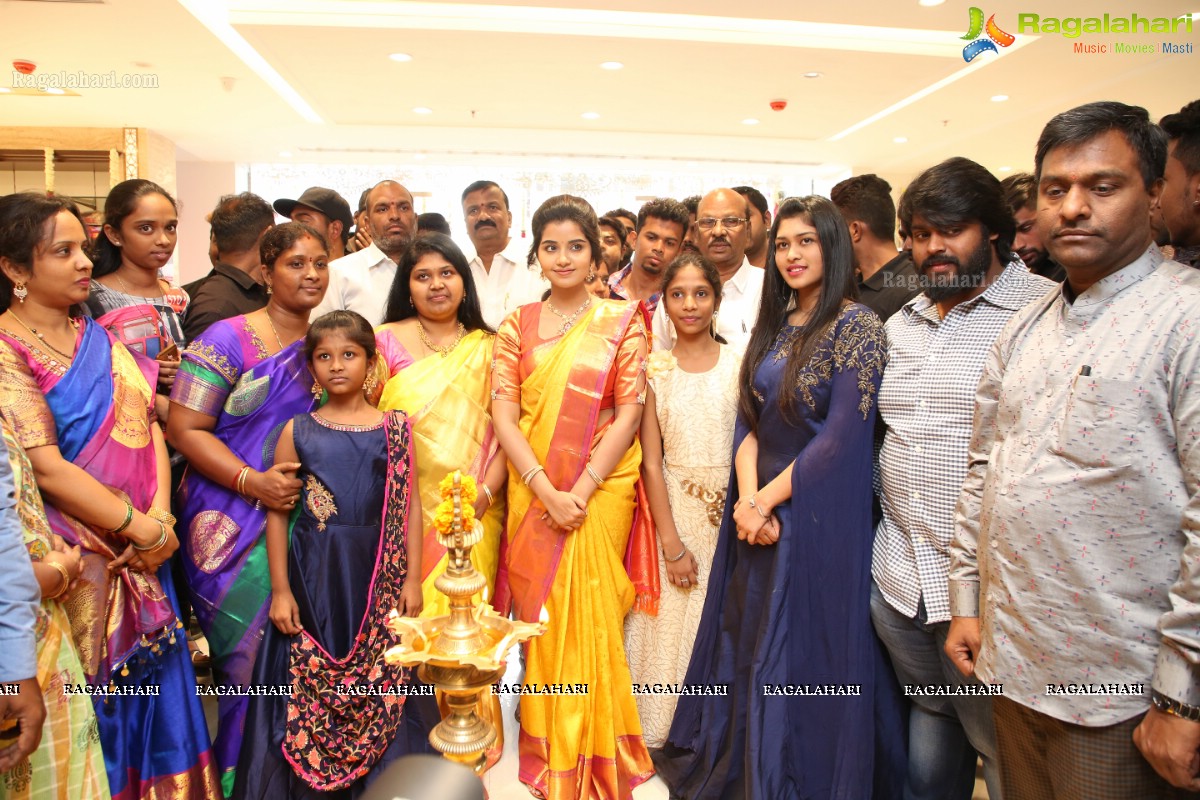 Anupama Parameswaran Launches RS Brothers at A.S.Rao Nagar, Hyderabad