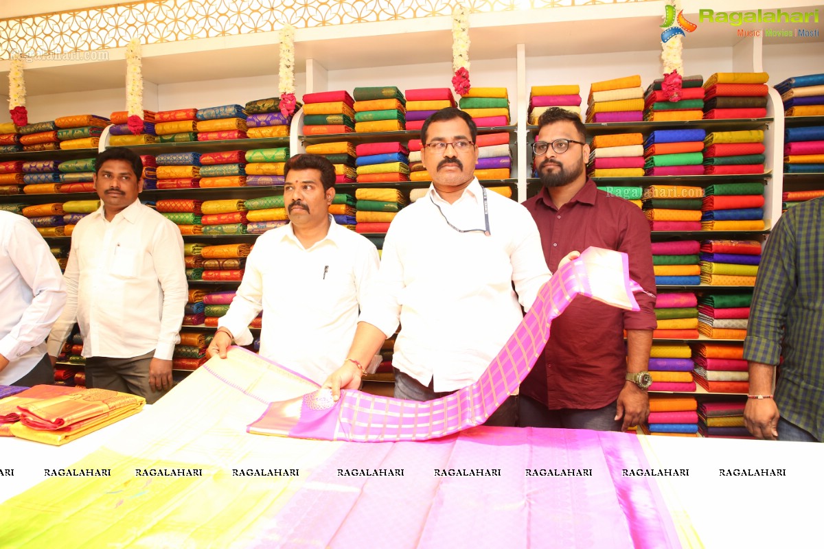 Anupama Parameswaran Launches RS Brothers at A.S.Rao Nagar, Hyderabad