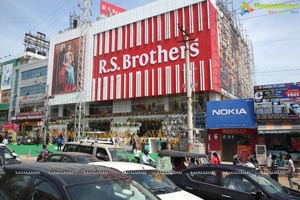 Anupama Parameswaran Launches RS Brothers