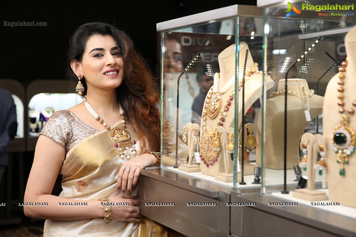Archana visits Diva Galleria, Temple & Diamond Jewellery Exhibition