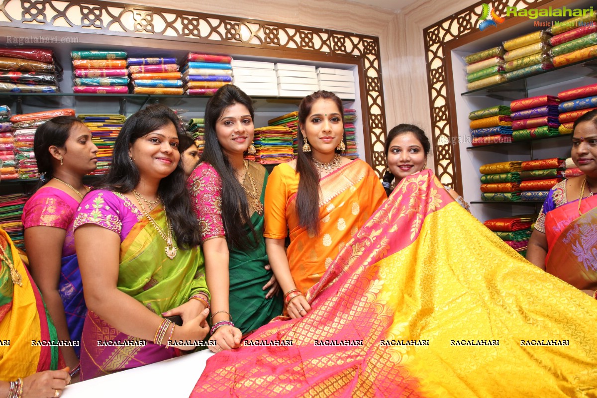 Rashmi Gautam Launches Bhagawati Shopping Mall @ Champapet
