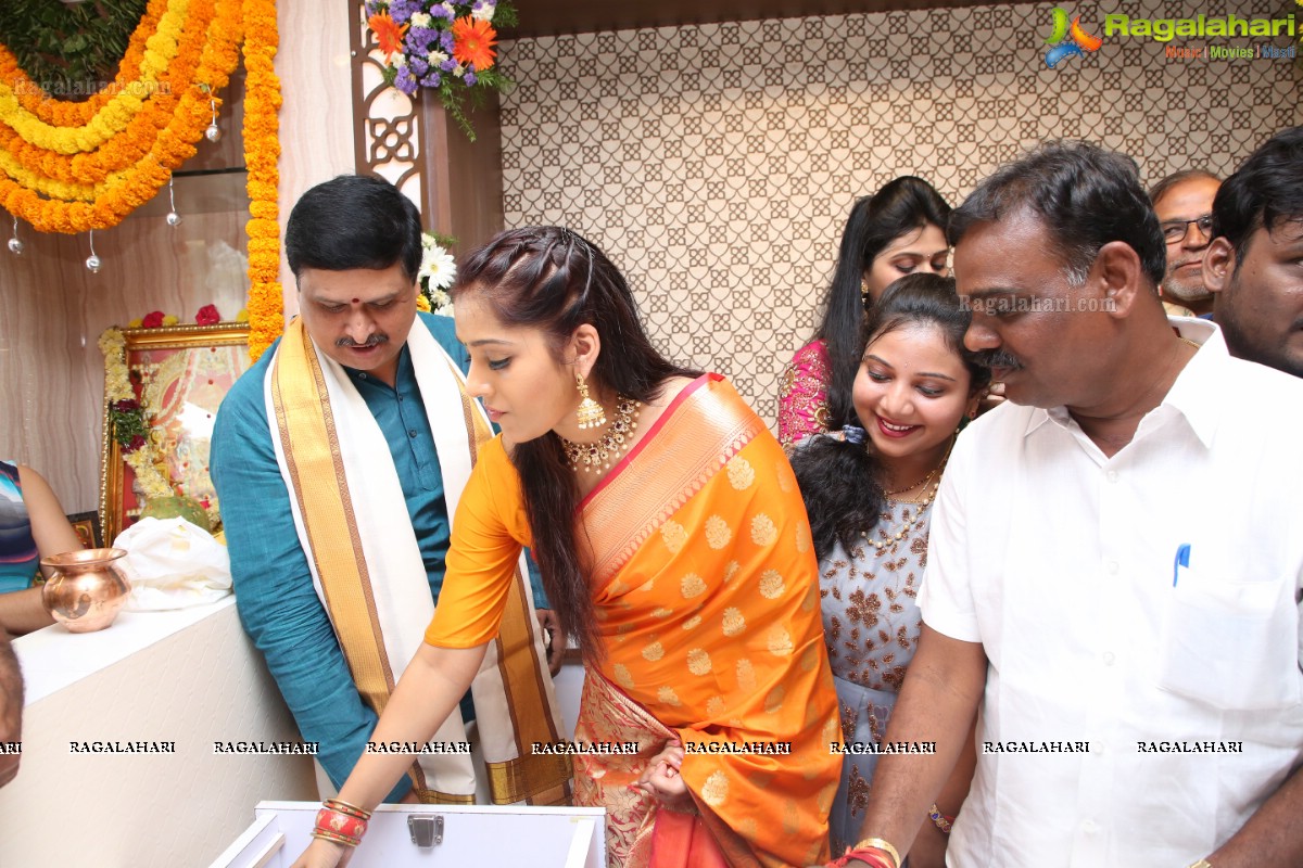 Rashmi Gautam Launches Bhagawati Shopping Mall @ Champapet