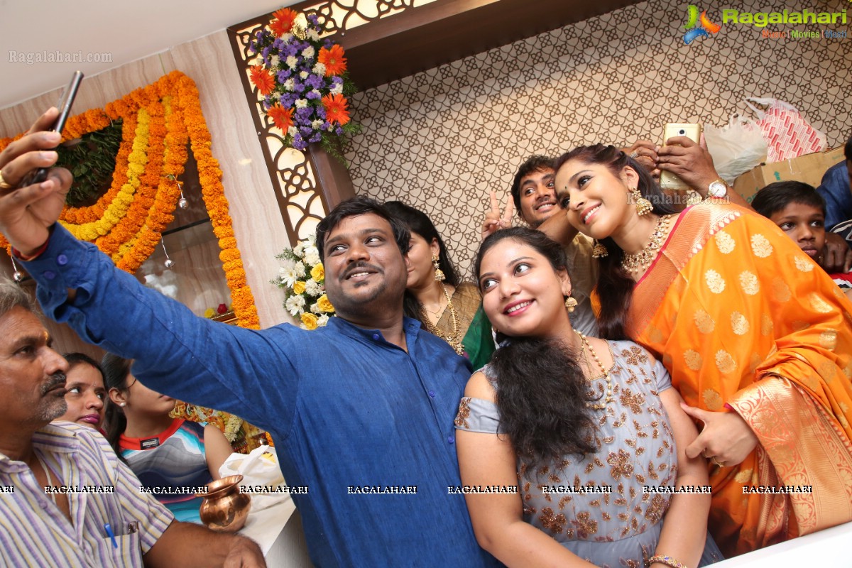 Rashmi Gautam Launches Bhagawati Shopping Mall @ Champapet