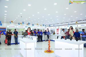 Big C Store Launch By Raashi khanna