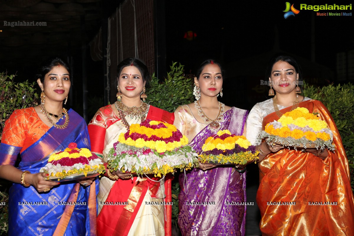 Deepthi Mamidi Organises Bathukamma Celebrations