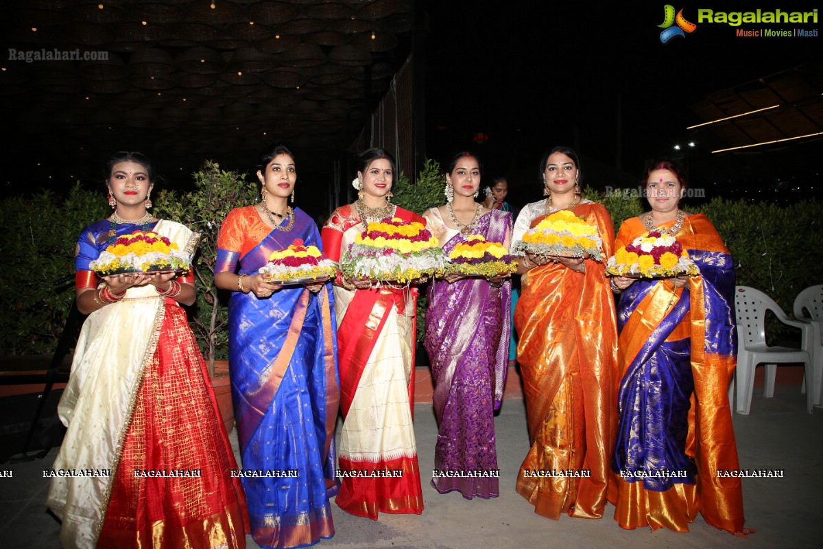 Deepthi Mamidi Organises Bathukamma Celebrations