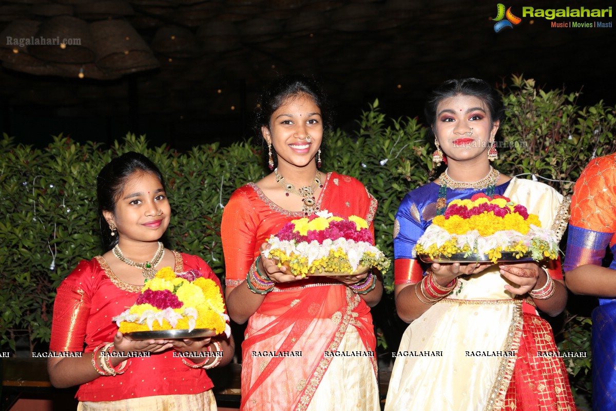 Deepthi Mamidi Organises Bathukamma Celebrations