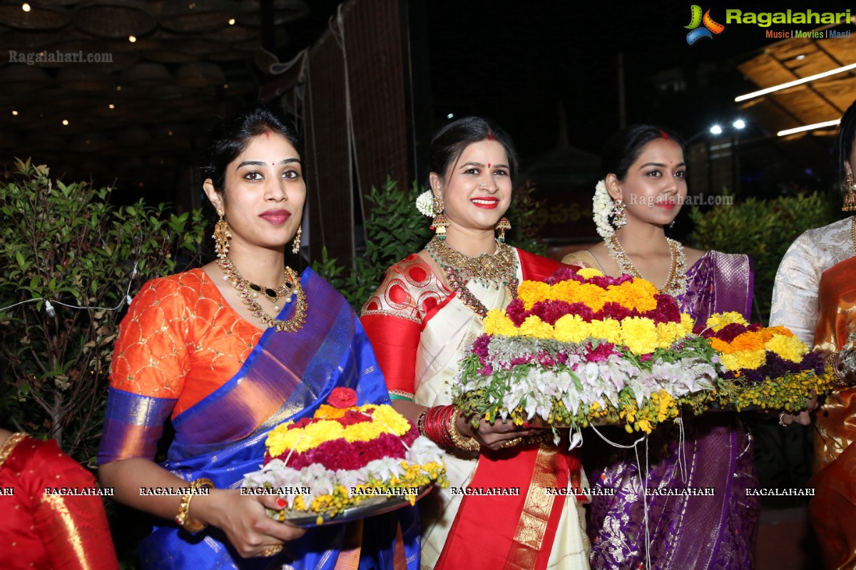 Deepthi Mamidi Organises Bathukamma Celebrations