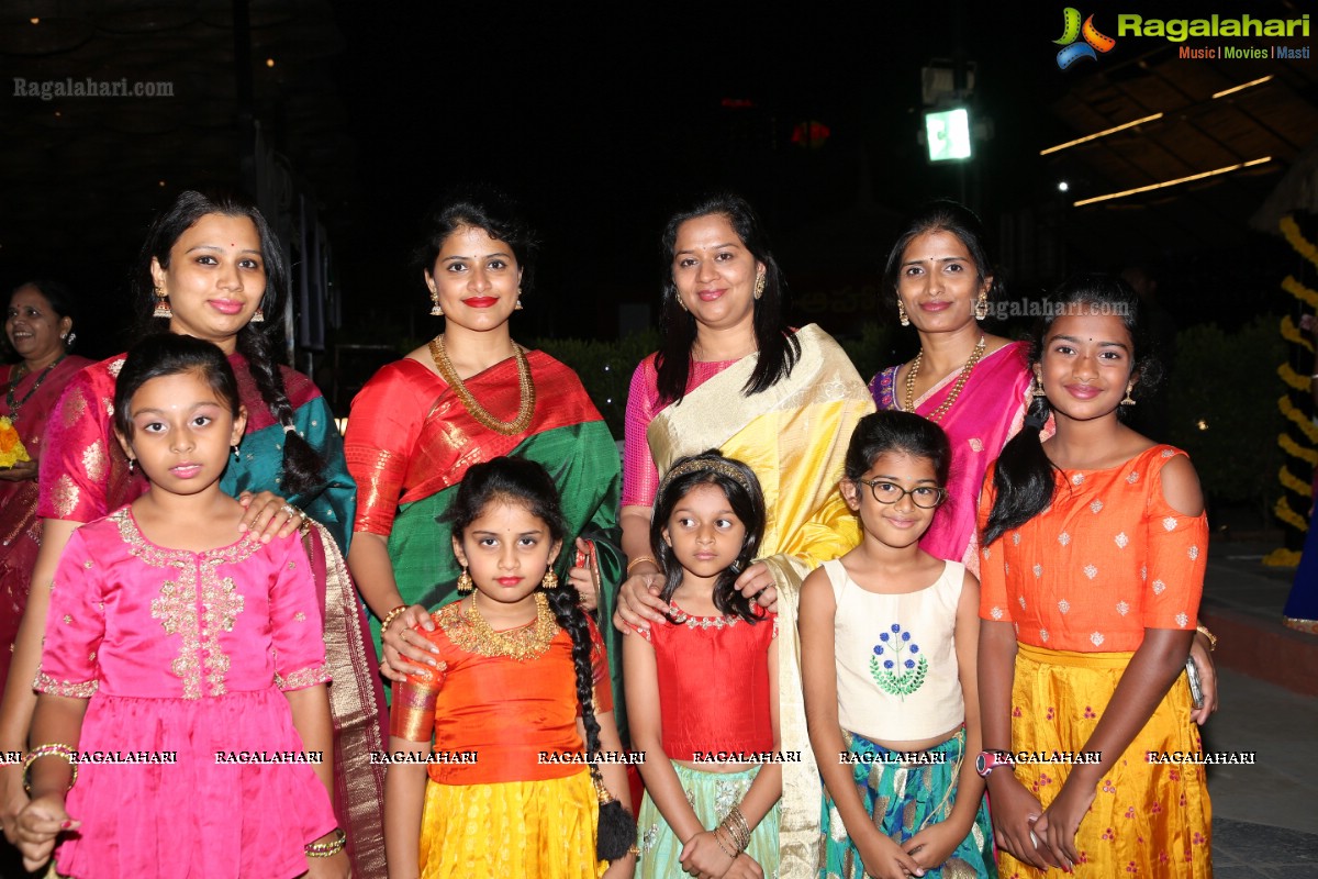 Deepthi Mamidi Organises Bathukamma Celebrations