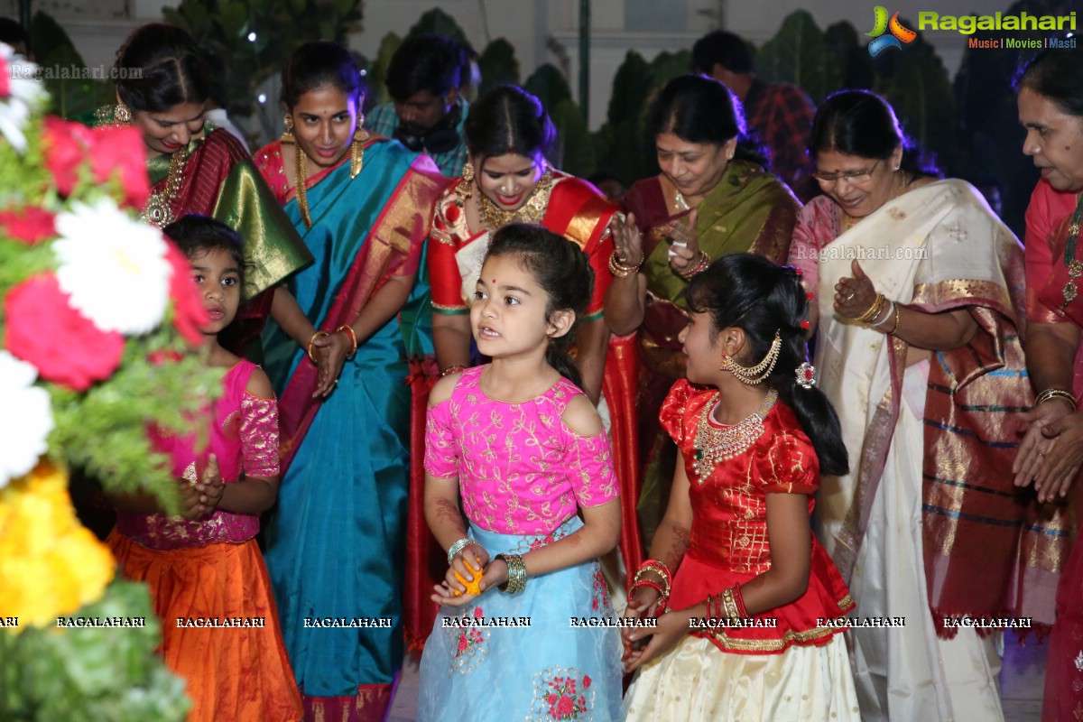 Deepthi Mamidi Organises Bathukamma Celebrations