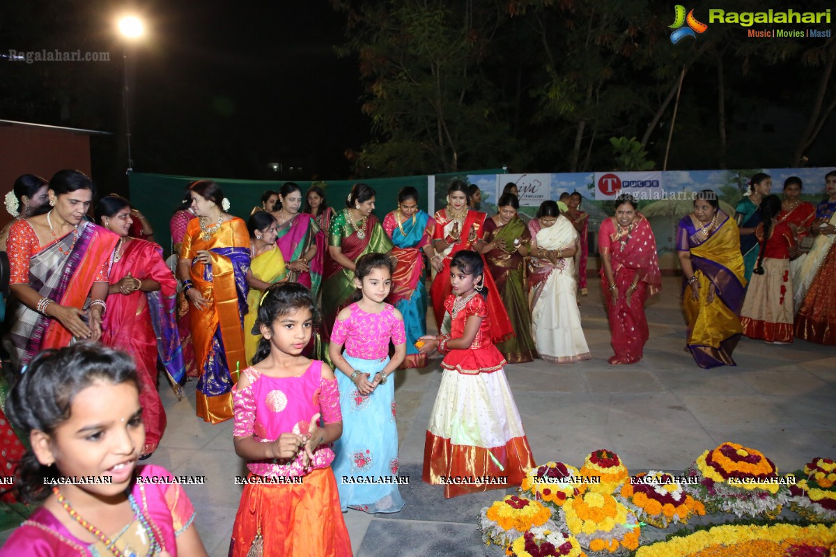 Deepthi Mamidi Organises Bathukamma Celebrations