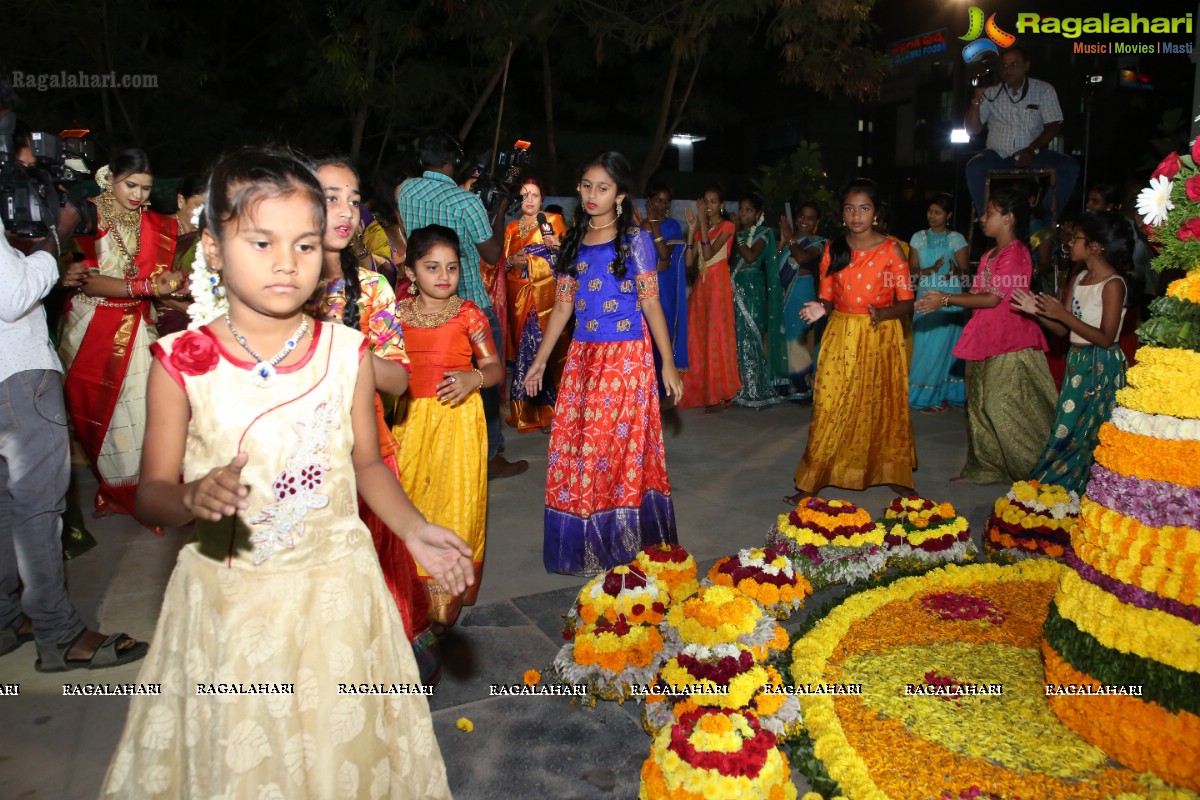 Deepthi Mamidi Organises Bathukamma Celebrations