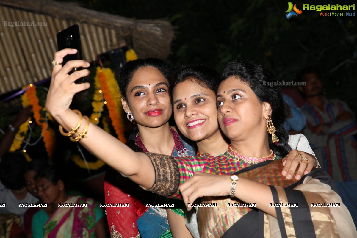 Deepthi Mamidi Organises Bathukamma Celebrations