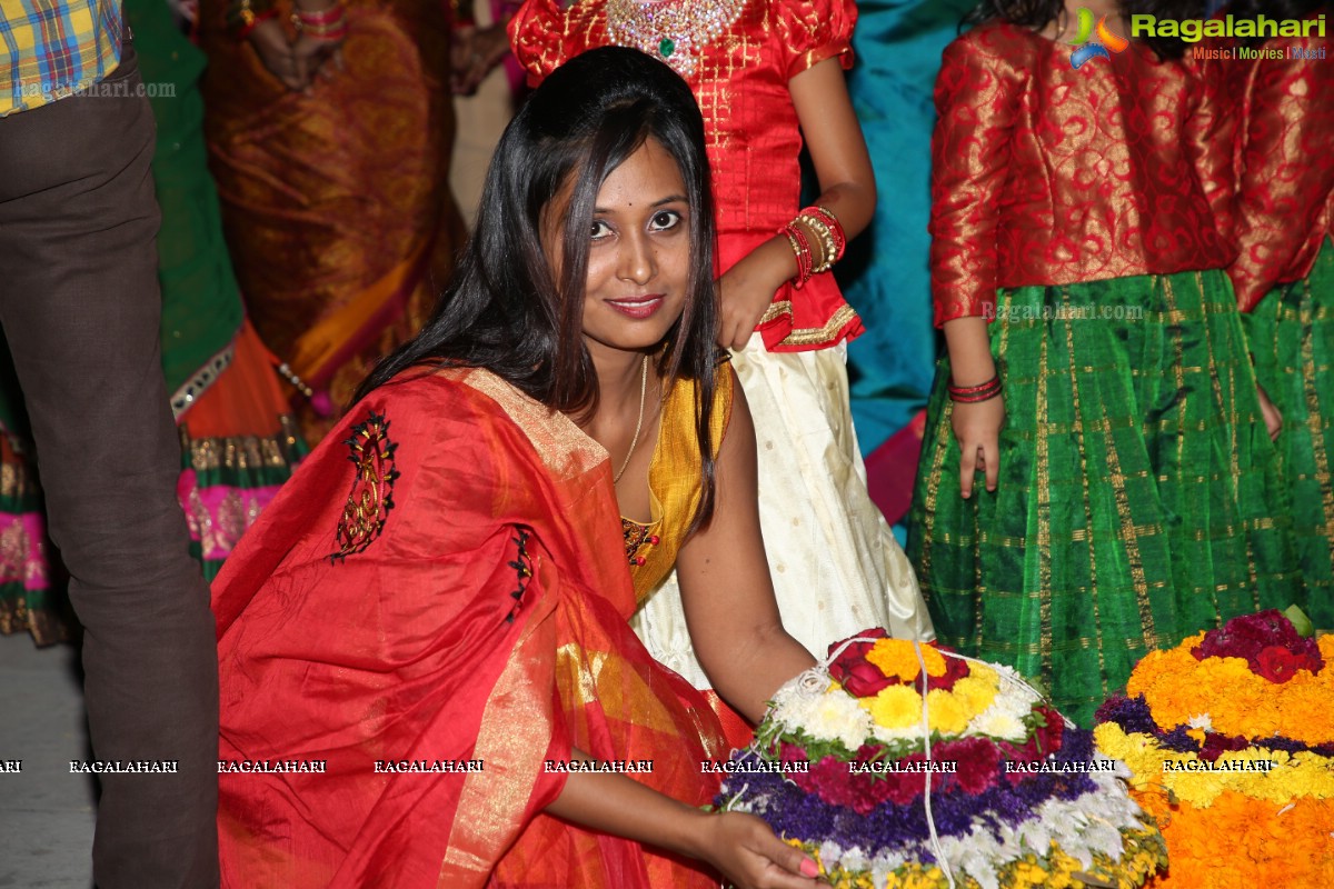 Deepthi Mamidi Organises Bathukamma Celebrations