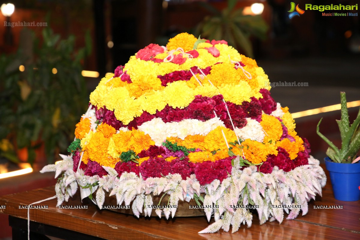 Deepthi Mamidi Organises Bathukamma Celebrations