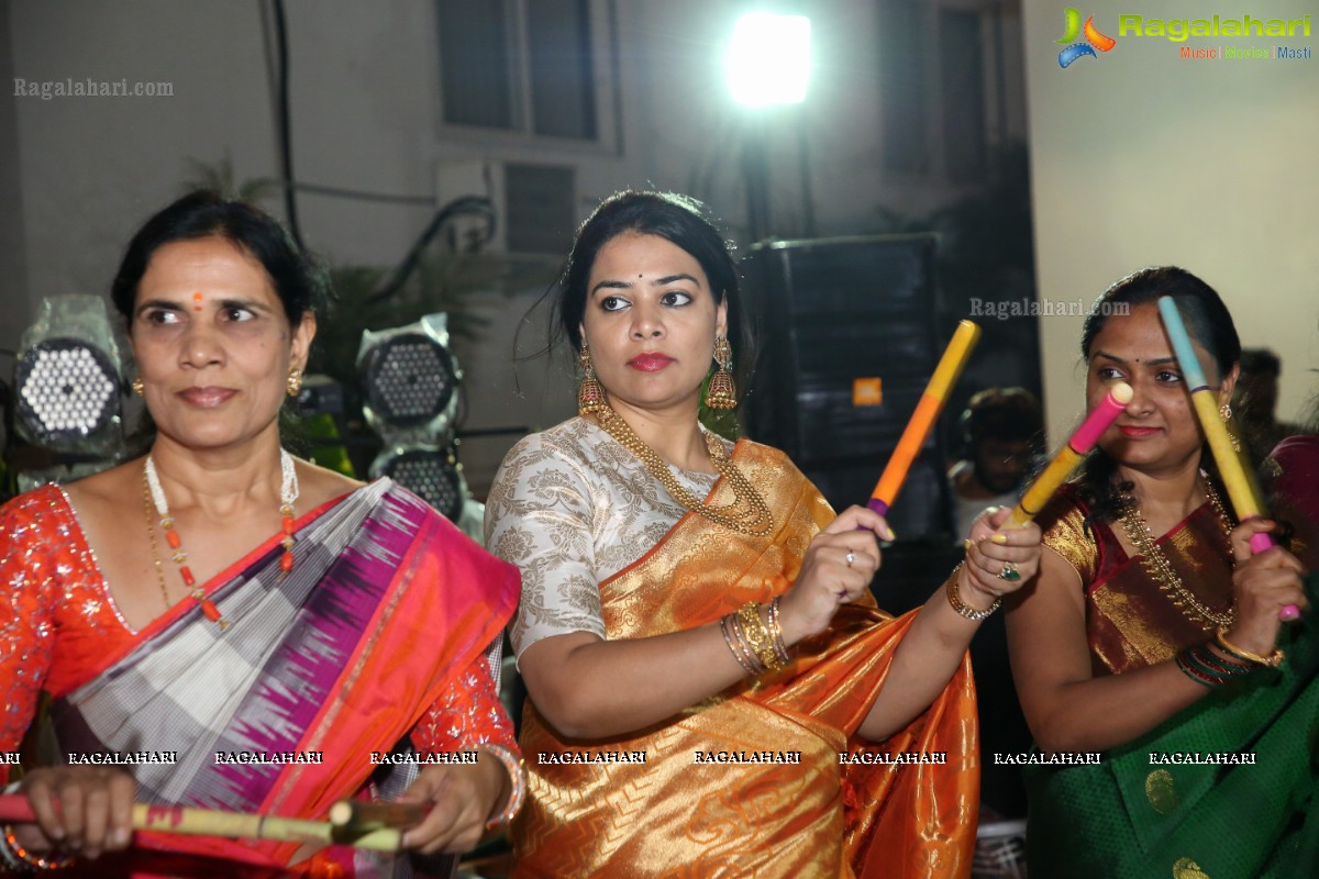 Deepthi Mamidi Organises Bathukamma Celebrations