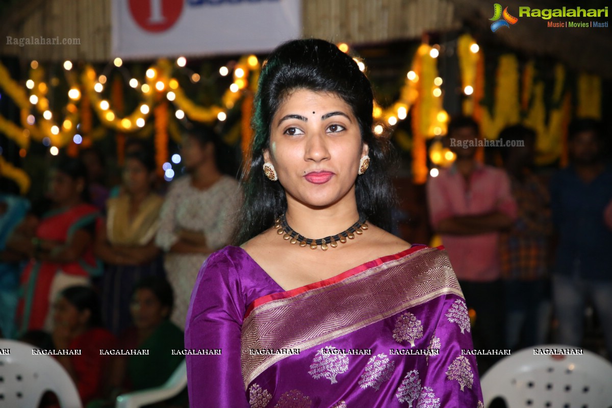 Deepthi Mamidi Organises Bathukamma Celebrations