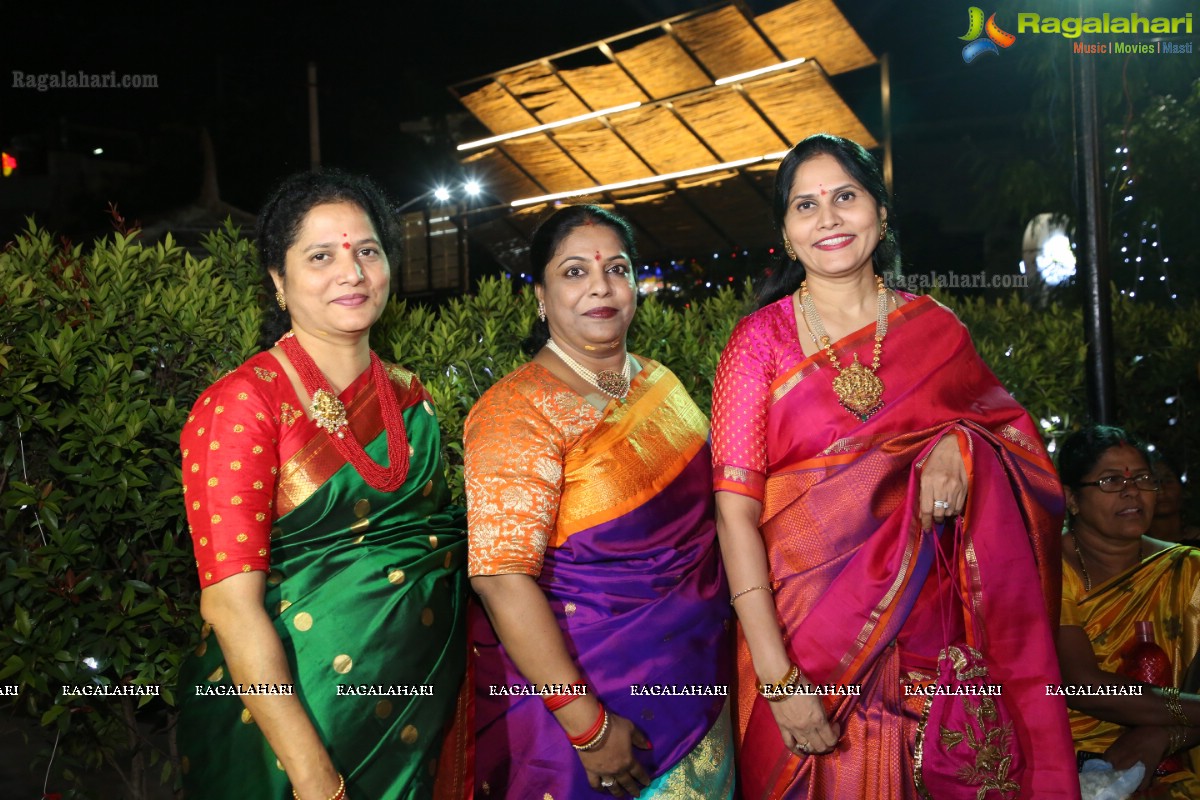 Deepthi Mamidi Organises Bathukamma Celebrations