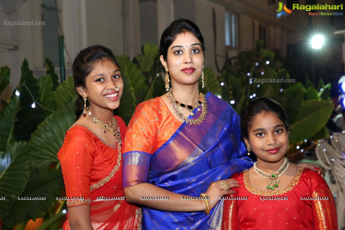 Deepthi Mamidi Organises Bathukamma Celebrations