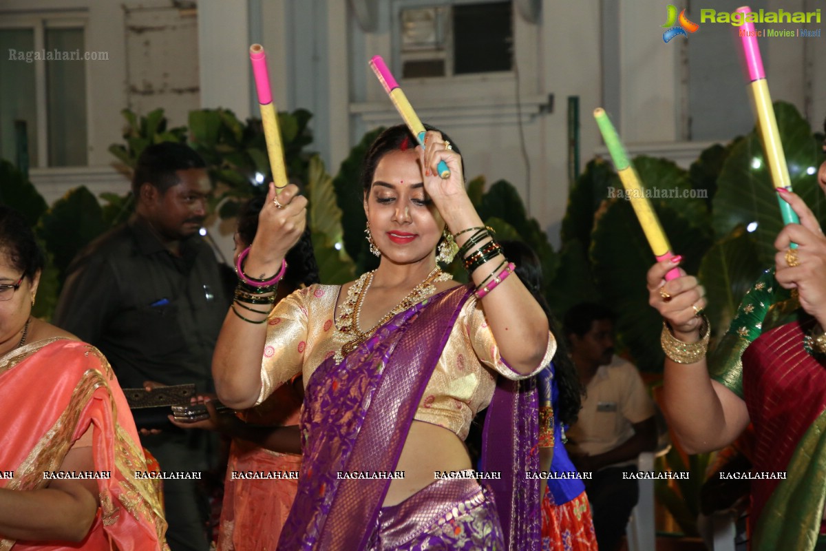 Deepthi Mamidi Organises Bathukamma Celebrations