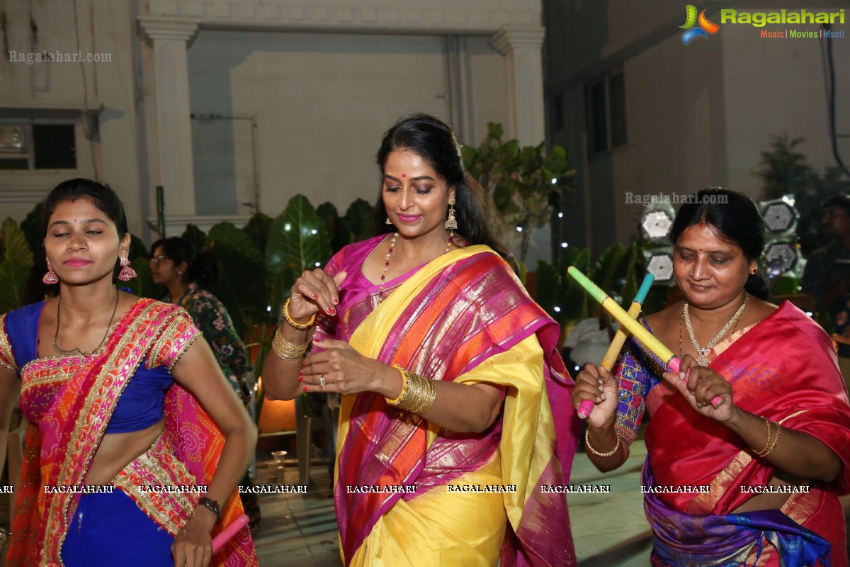 Deepthi Mamidi Organises Bathukamma Celebrations