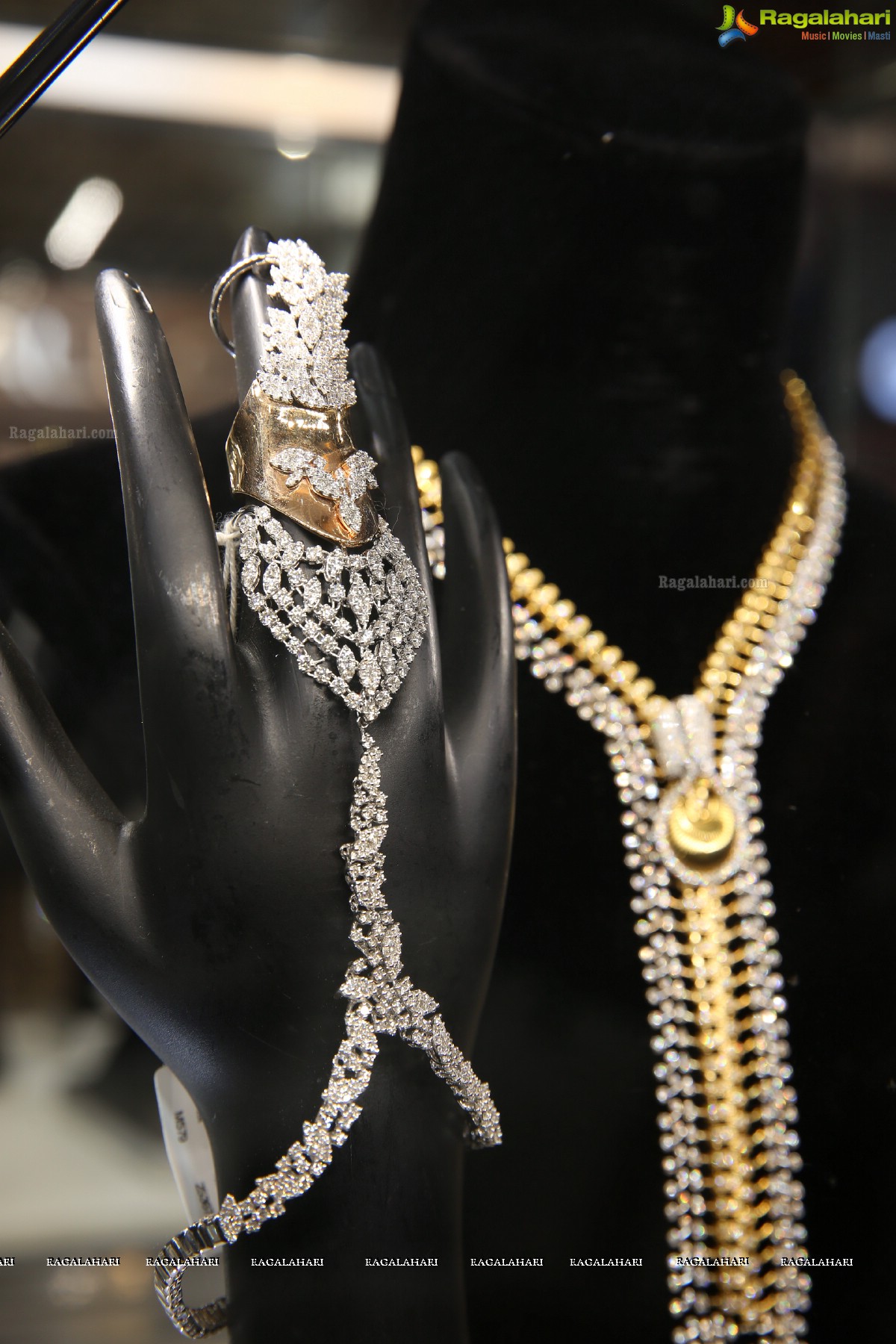 Diva Galleria - An Exhibition of Luxurious Diamond & Temple Jewellery @ Park Hyatt