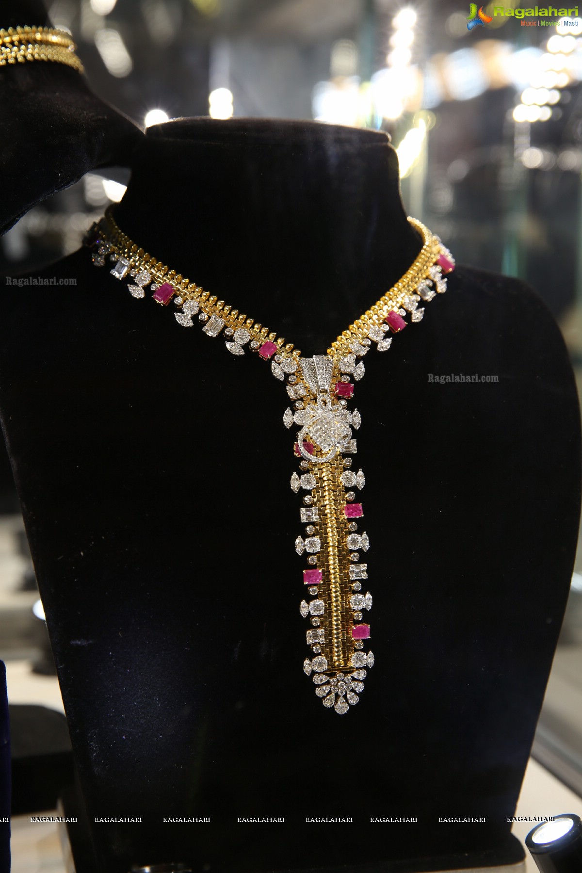 Diva Galleria - An Exhibition of Luxurious Diamond & Temple Jewellery @ Park Hyatt