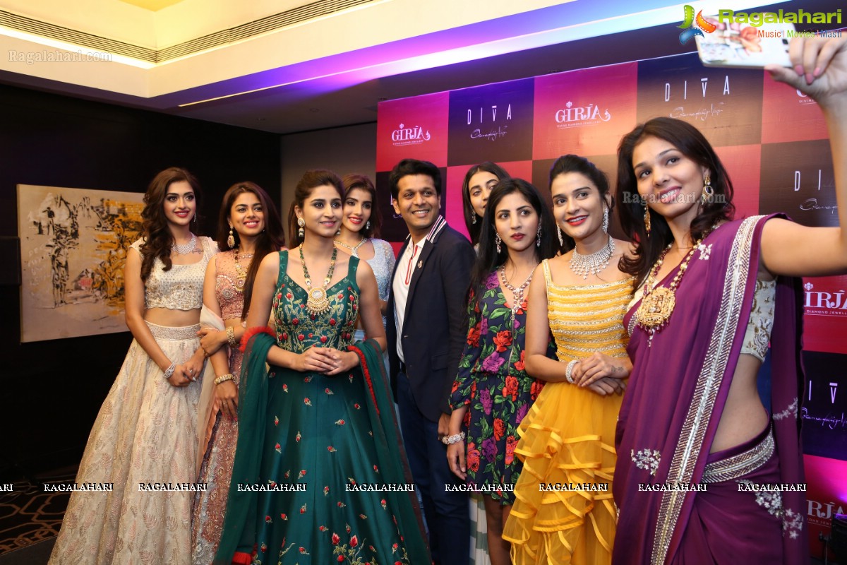 Showcase of Exquisite Jewellery of 'Diva Galleria' Organized by Pavitra Jewels