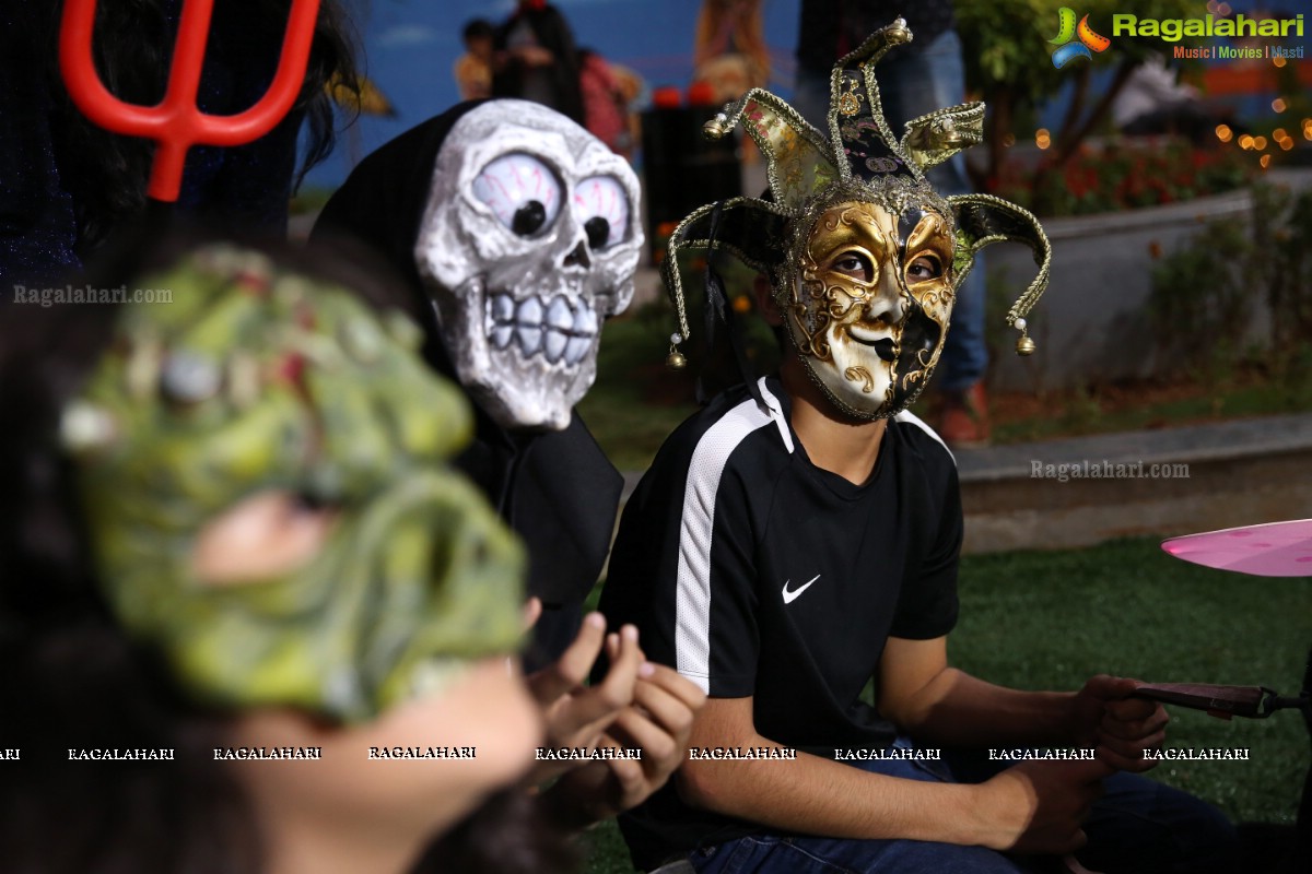 Dogs Halloween - Unique Celebrations by IXORA Corporate Services 