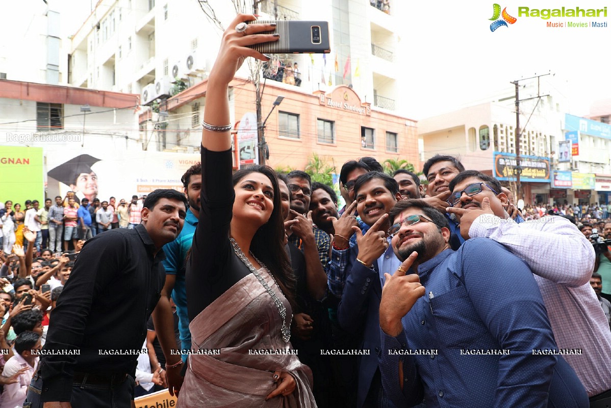 Happi Mobiles Grand Store Opening by Actress Keerthi Suresh at Guntur