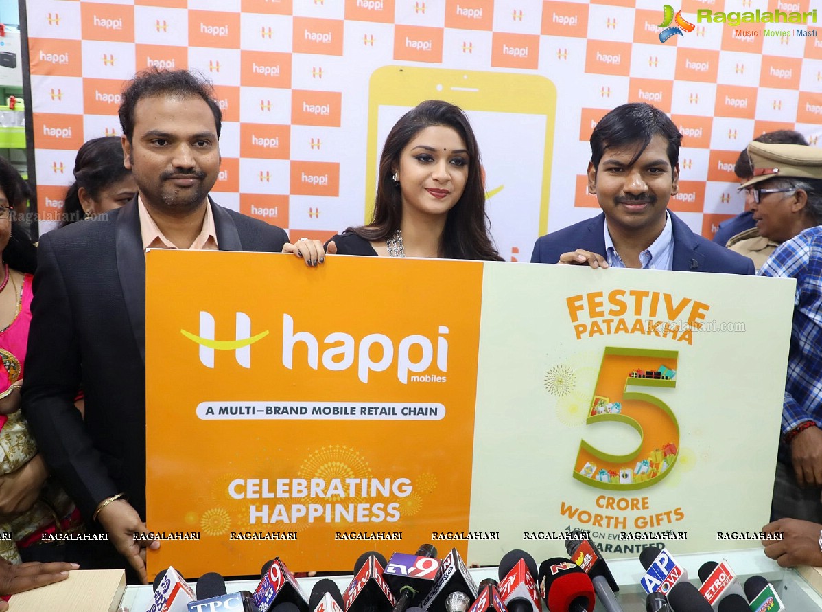 Happi Mobiles Grand Store Opening by Actress Keerthi Suresh at Guntur