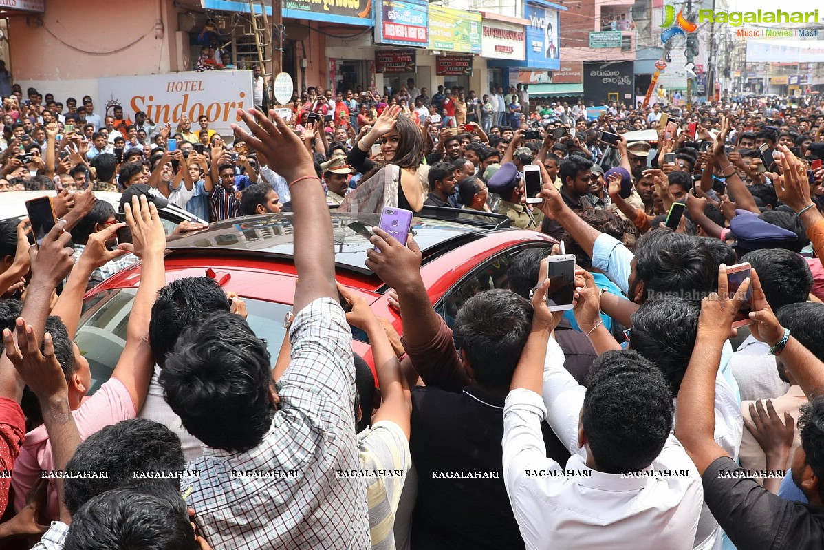 Happi Mobiles Grand Store Opening by Actress Keerthi Suresh at Guntur