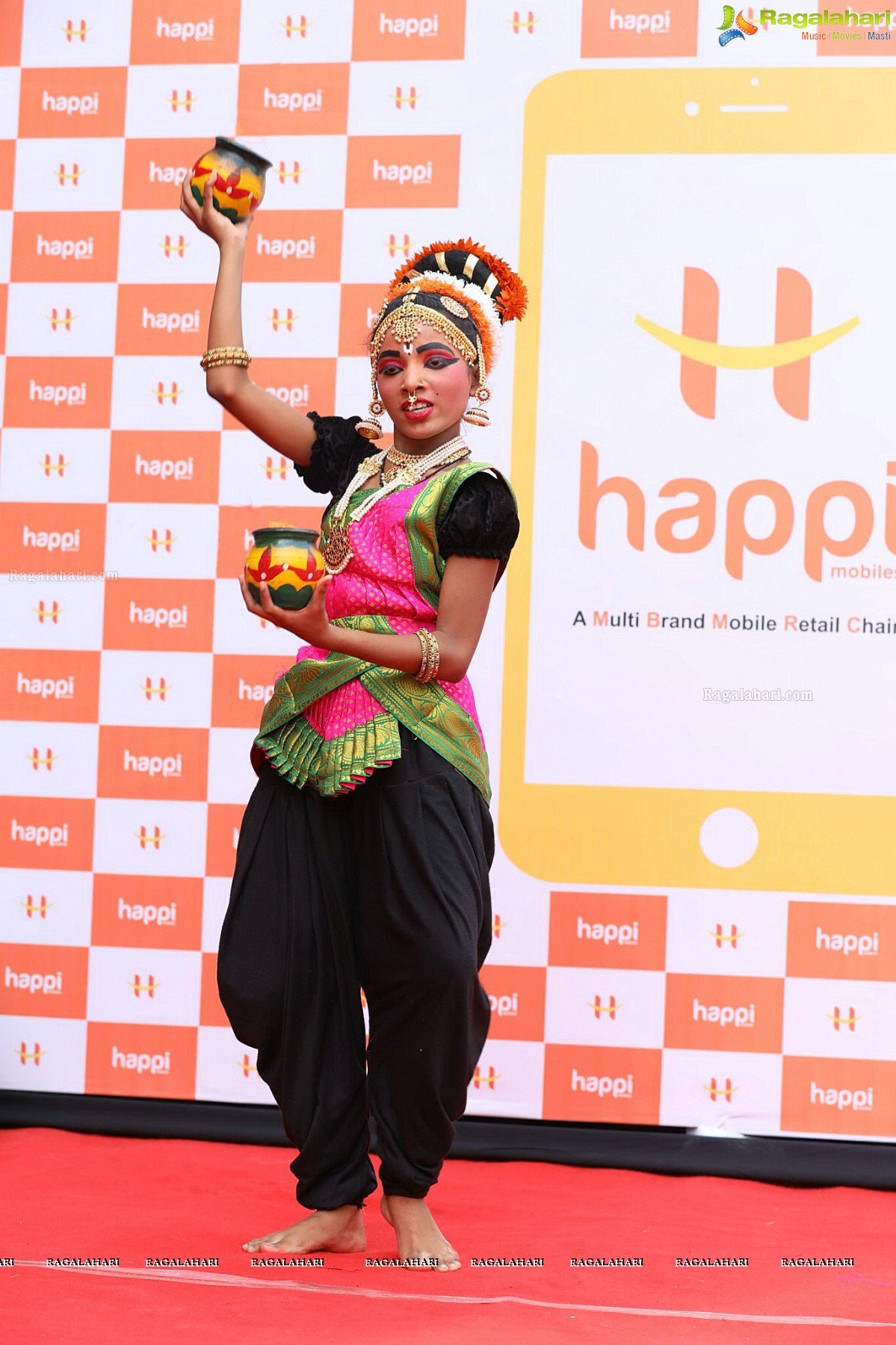 Happi Mobiles Grand Store Opening by Actress Keerthi Suresh at Guntur