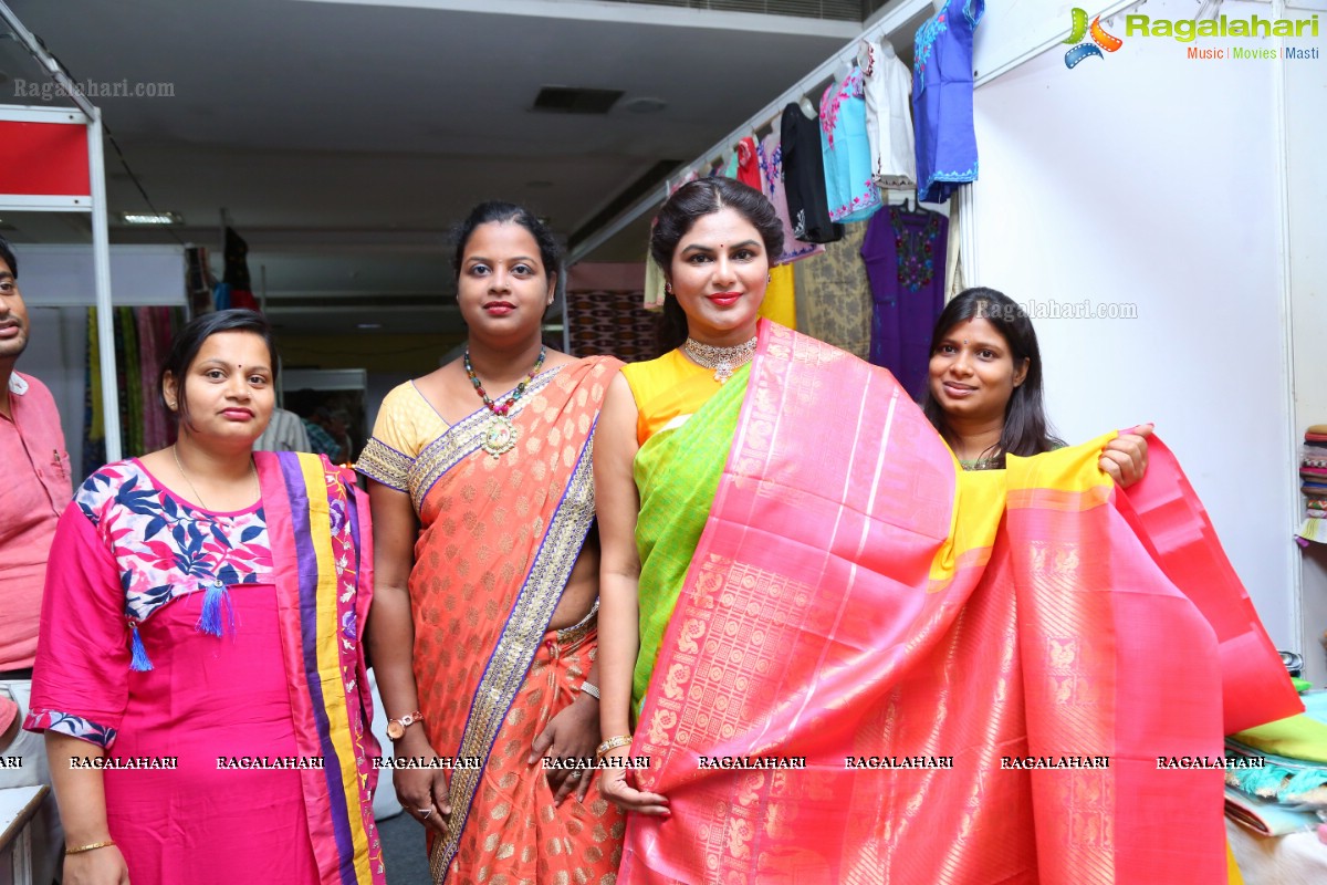 Shailaja Reddy Inaugurates Kala Silk Handloom Expo 2018 At TTD Himayatnagar