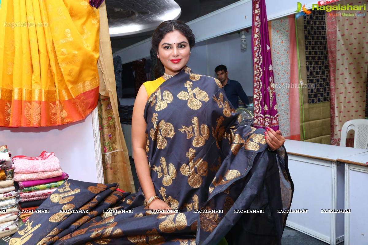 Shailaja Reddy Inaugurates Kala Silk Handloom Expo 2018 At TTD Himayatnagar